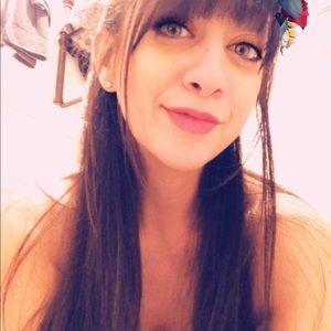 Meet your Posher, Manu